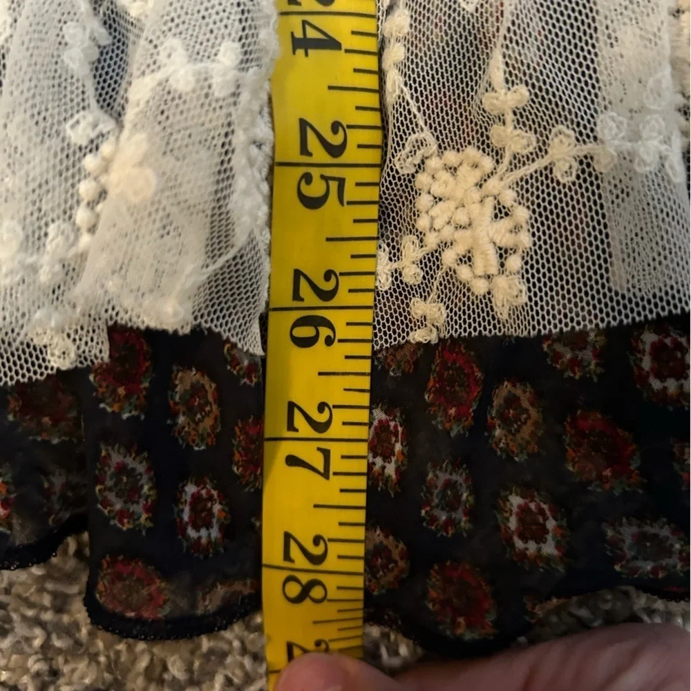 5/$25 BKE women’s sleeveless crocheted mixed media top size medium - Picture 7 of 11